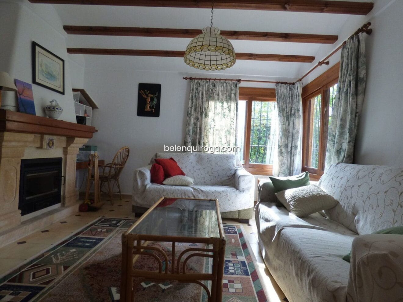 Salón de un chalet en venta en la urbanización El Tosalet en Jávea - Inmobiliaria Belen Quiroga