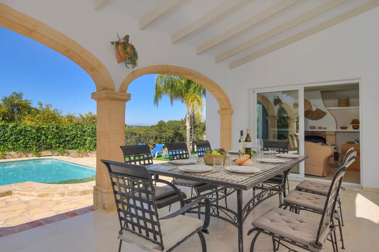 Terraza de una casa de alquiler para vacaciones en Jávea - Aguila Rent a Villa