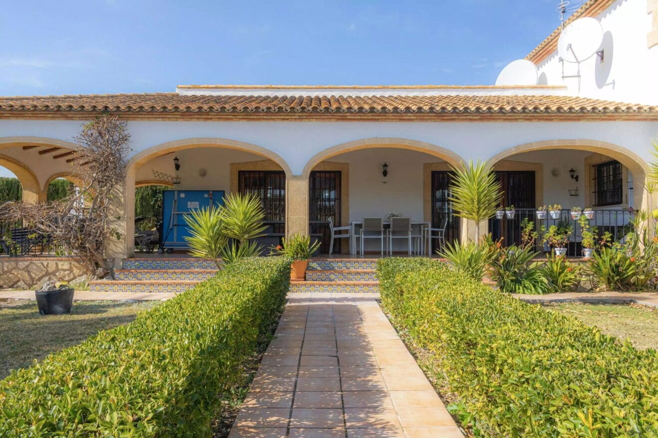 Terraza cubierta de una villa en venta en el campo en Jávea - Vicens Ash Properties