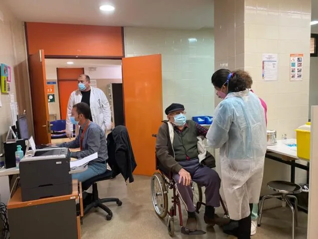 Imagen: Vacunación COVID en el Centro de Salud de Xàbia