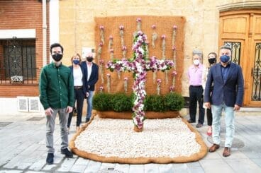 Cruz de flores de la Calle Jesús Nazareno