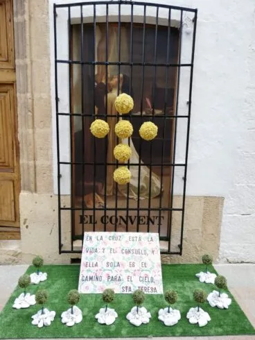 Cruz en la calle Metge González