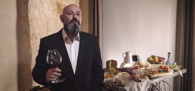 Imagen: Enrique García, sumiller del Bon Amb