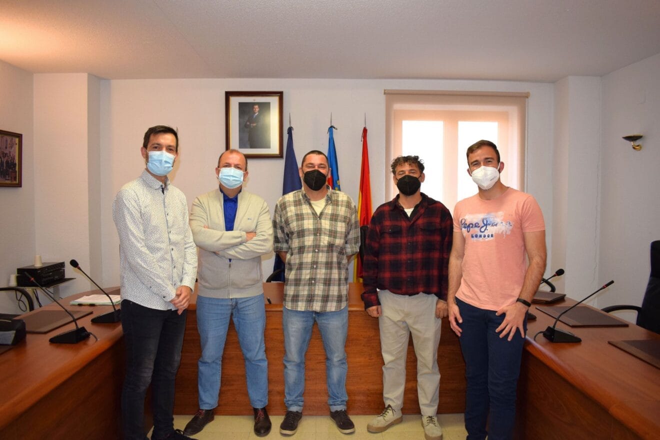 Representantes del Col·lectiu Mirades y municipales