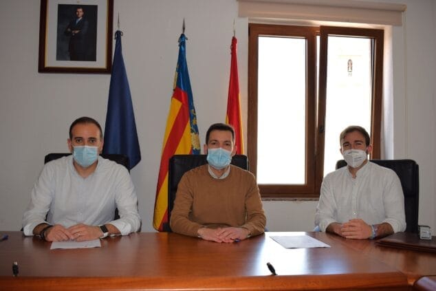 Imagen: Firma del convenio con la Banda de Música