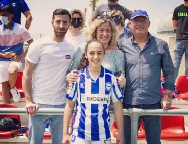 Gema Soliveres junto a sus padres y hermano
