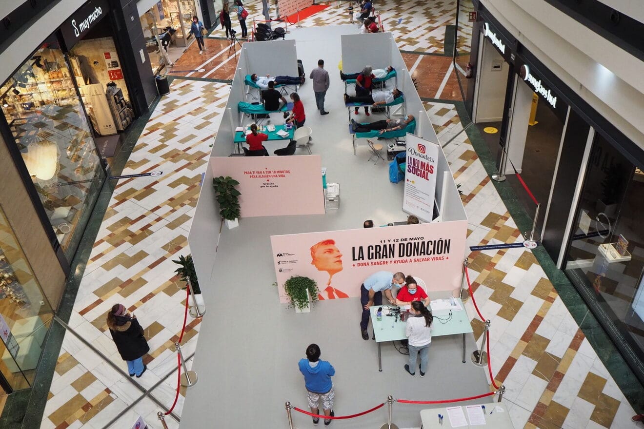 Imagen de los puestos de donación en Portal de la Marina