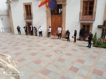 La Colla del Portitxol ameniza la ofrenda de flores