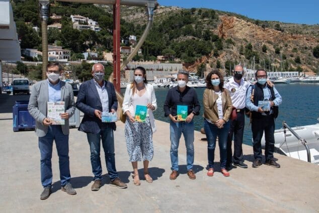 Imagen: Representantes políticos en el puerto de Xàbia