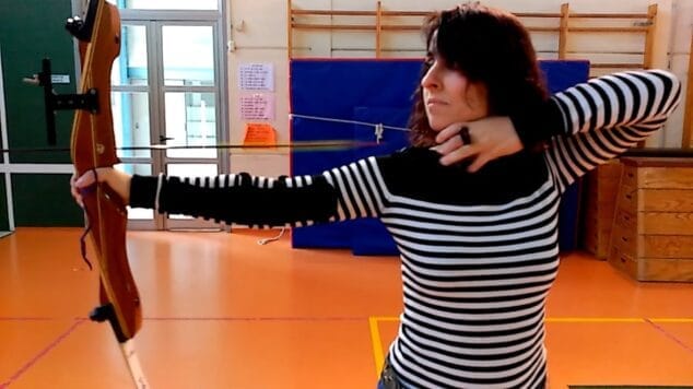 Imagen: Alumna en el momento del tiro