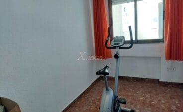 Una de las habitaciones de un apartamento en venta en Jávea – Xabiga Inmobiliaria