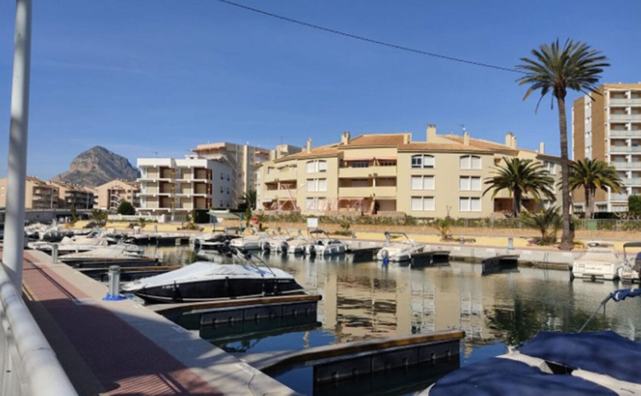 Vistas al canal de la Fontana de un apartamento en venta en Jávea - Xabiga Inmobiliaria