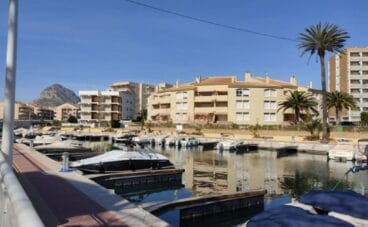 Vistas al canal de la Fontana de un apartamento en venta en Jávea – Xabiga Inmobiliaria