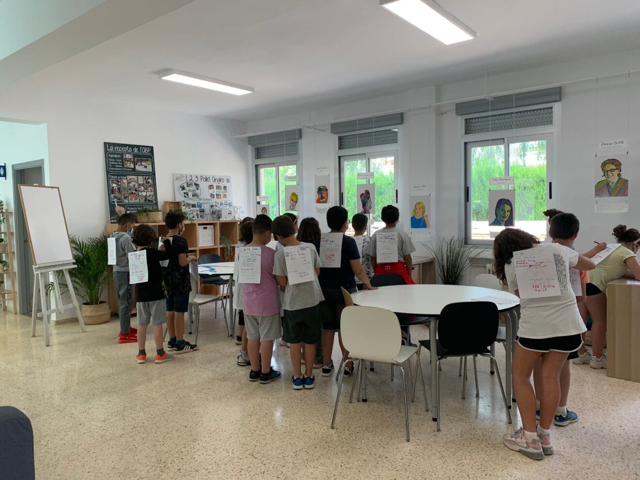 Alumnos en el aula 'Espai Clau'