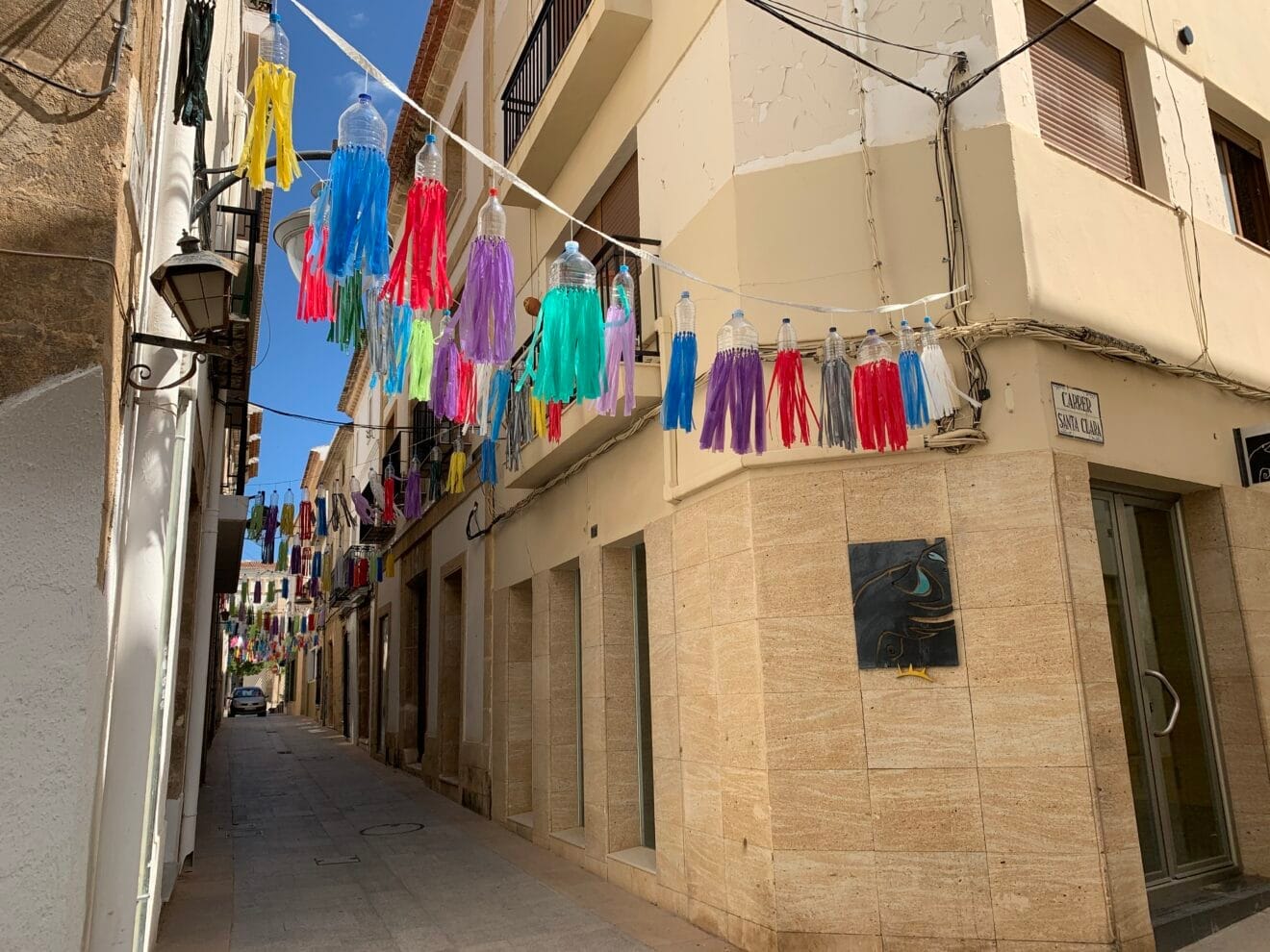 Calle de Tossal de Baix engalanada