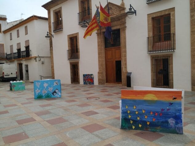 Imagen: Exposición de los alumnos por la concienciación del cuidado del mar