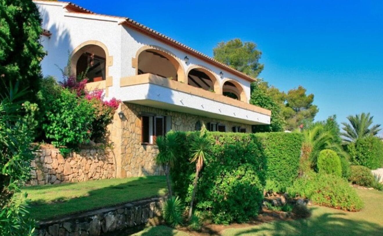 Exterior de una casa rústica en venta en Jávea - Terramar Costa Blanca