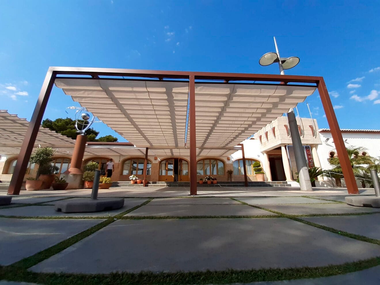 Exterior grande con Toldos Teo