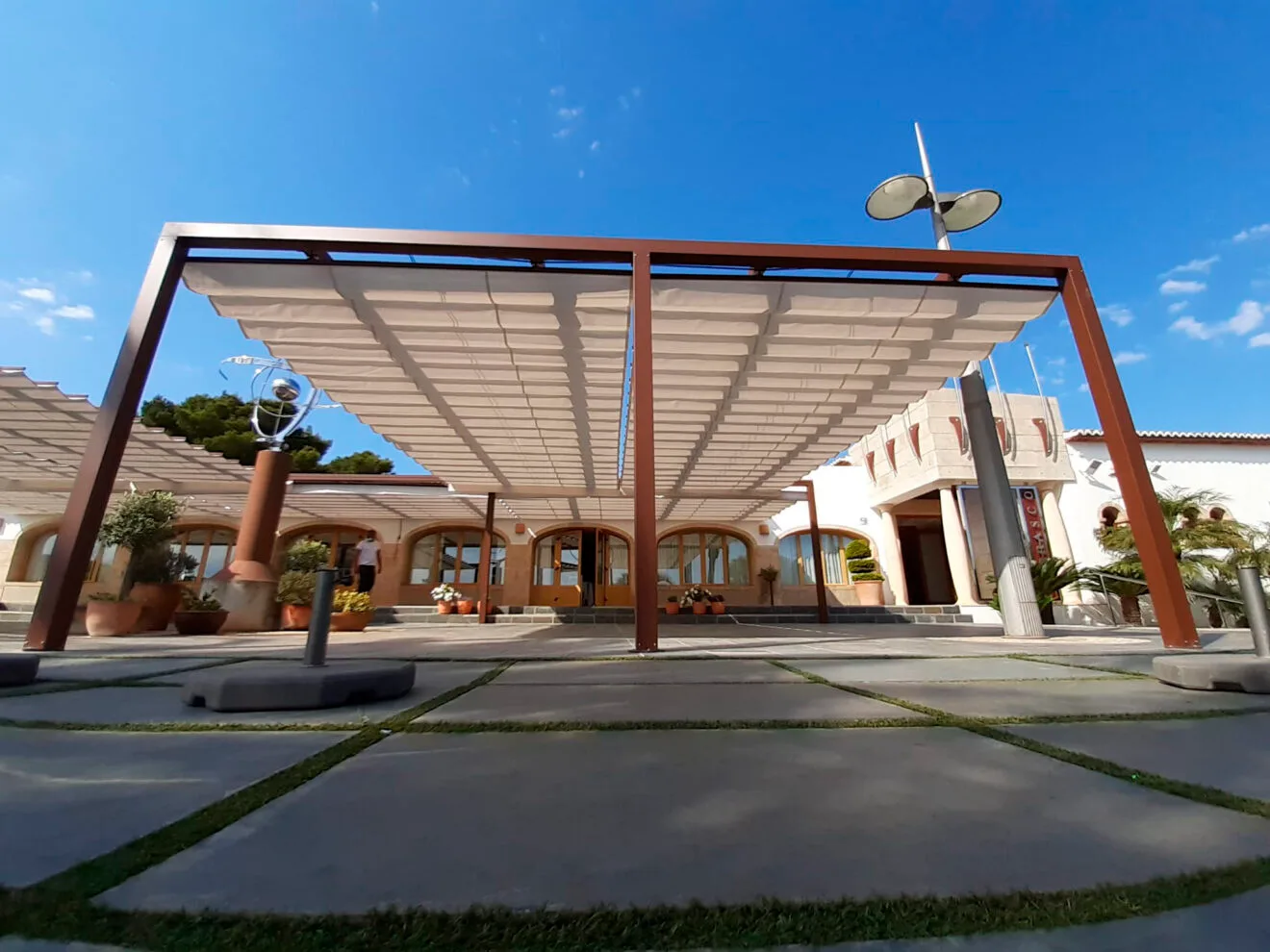 Exterior grande con Toldos Teo