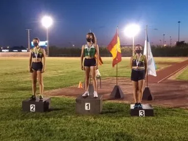 Laura Crespo y Ainara Sapena en el podio