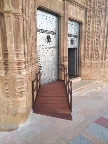 Rampa de acceso a la Iglesia San Bartolomé