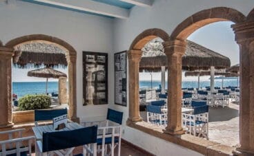 Ventanales en el interior de Montgo Di Bongo