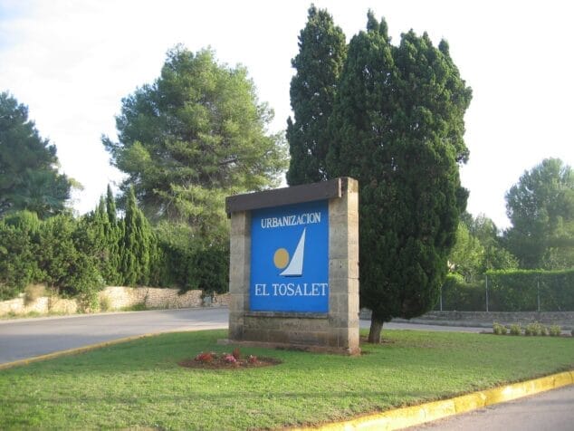 Imagen: Entrada a la urbanización El Tosalet