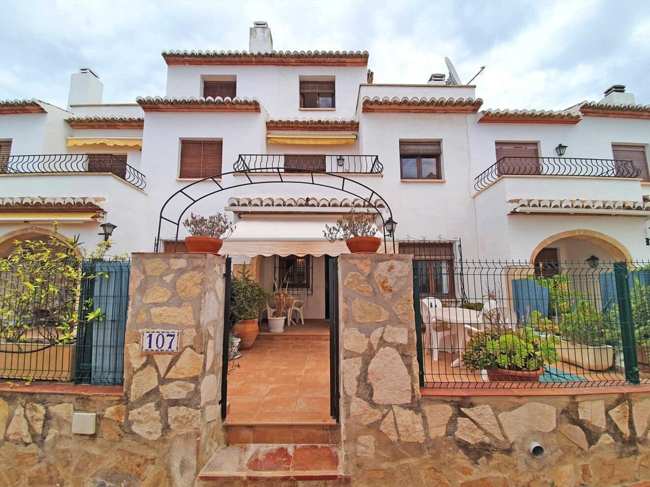 Entrada adosado Casa Blanca