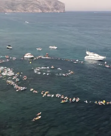 Homenaje a Óscar Serra desde el mar