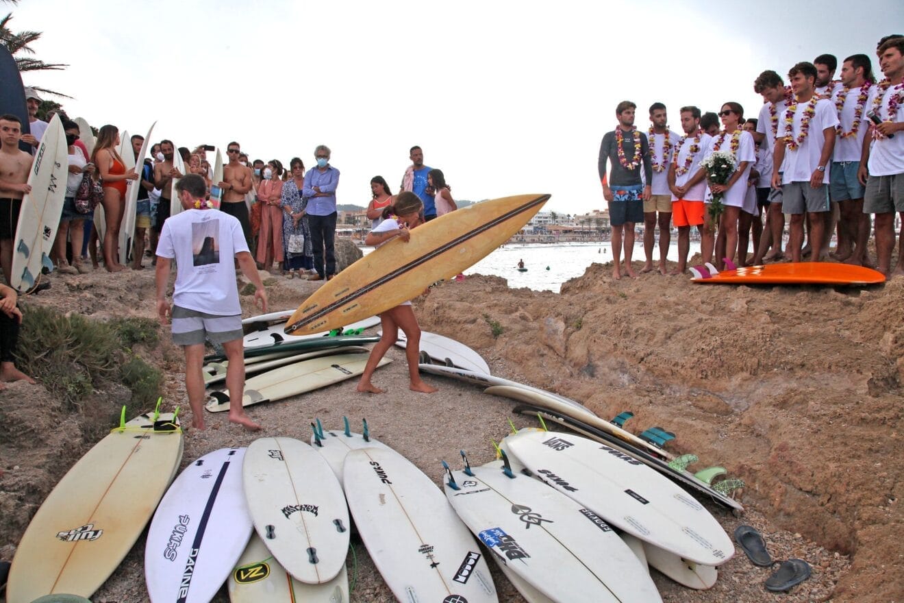 Homenaje al surfista Óscar Serra en Xàbia