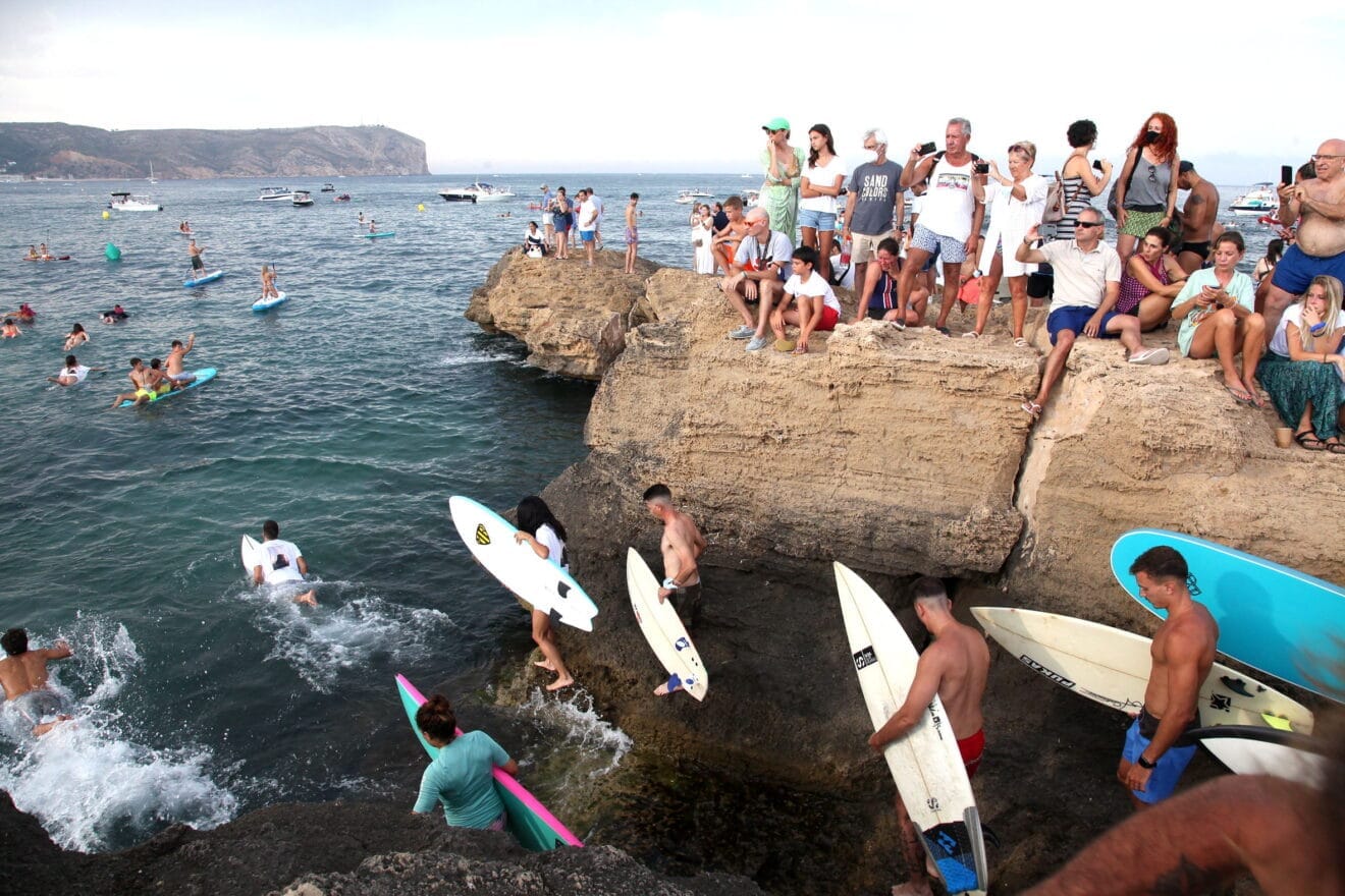 Homenaje al surfista Óscar Serra en Xàbia
