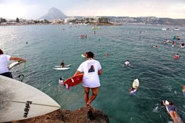 Homenaje al surfista Óscar Serra en Xàbia