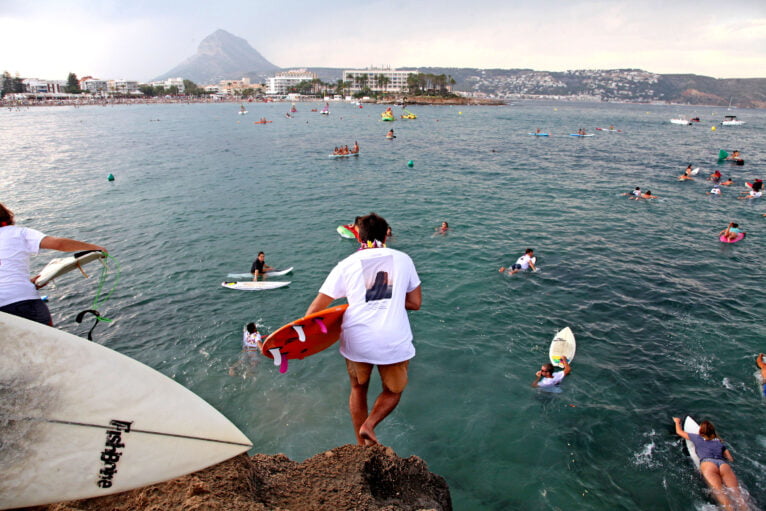 Homenaje al surfista Óscar Serra en Xàbia