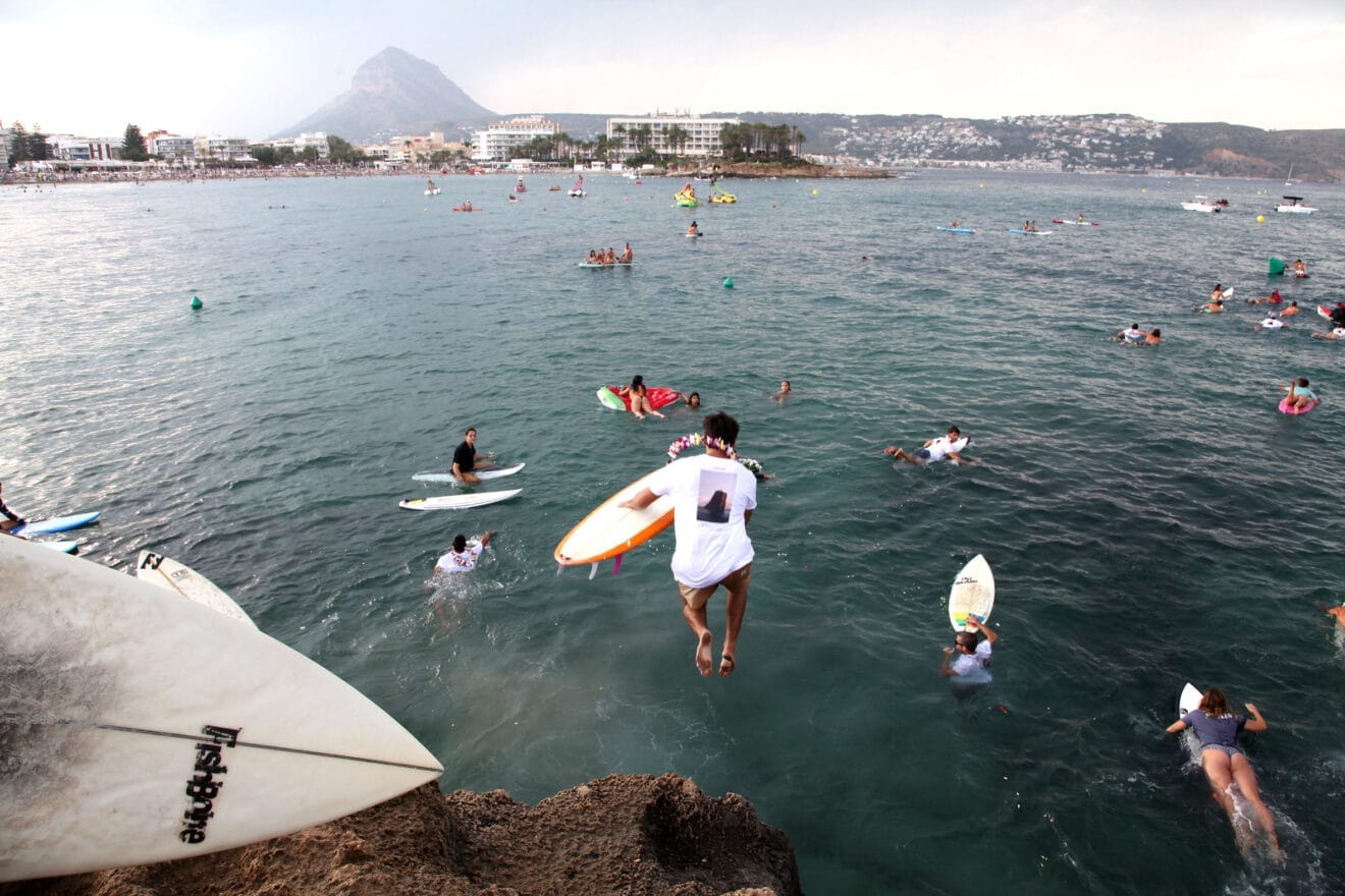 Homenaje al surfista Óscar Serra en Xàbia