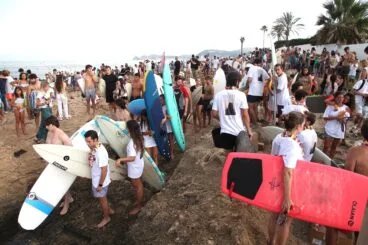 Homenaje al surfista Óscar Serra en Xàbia