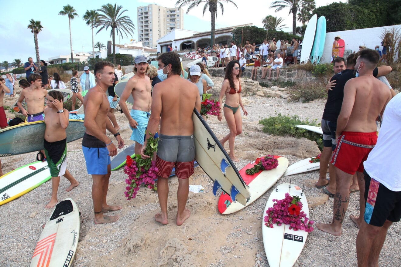 Homenaje al surfista Óscar Serra en Xàbia