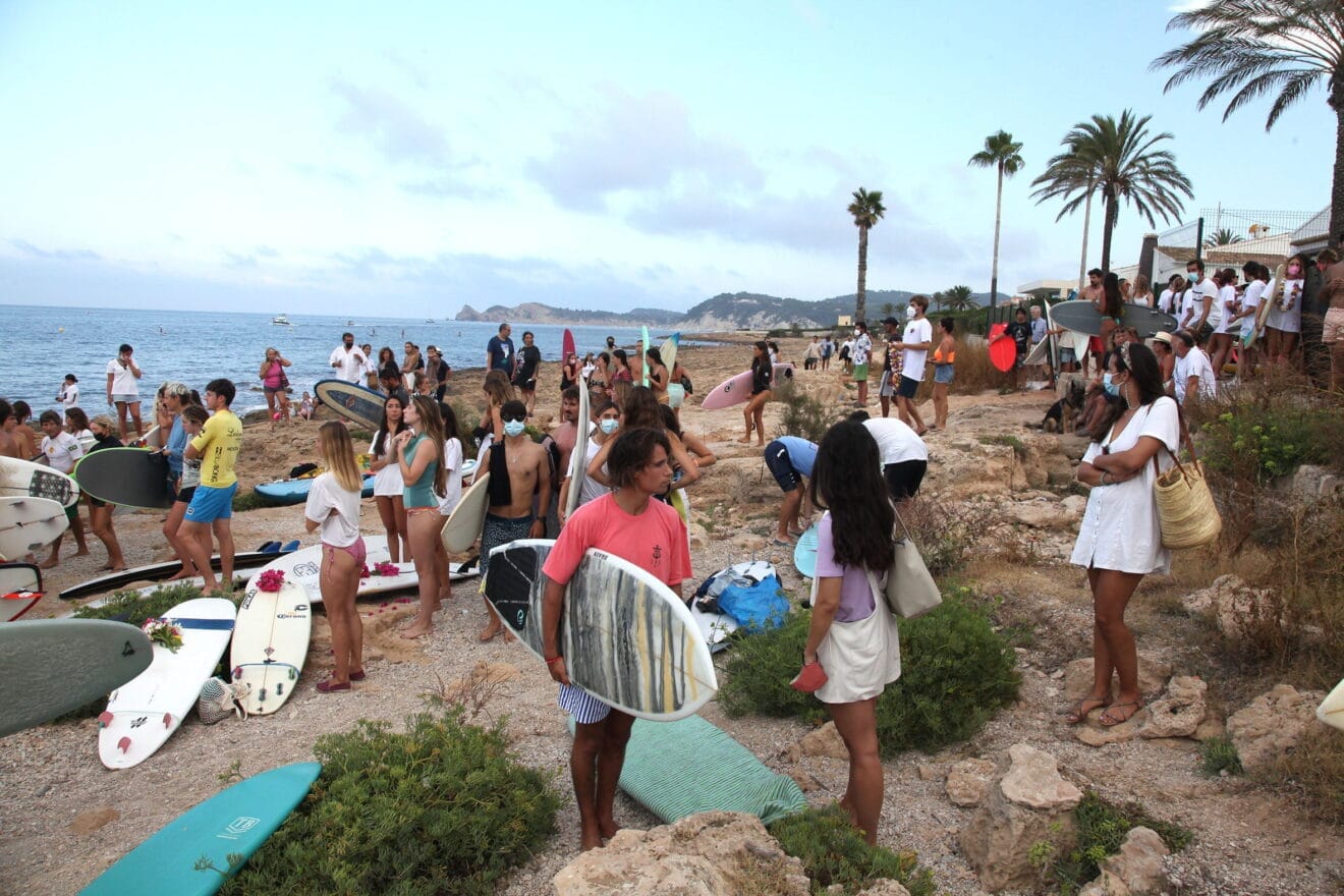Homenaje al surfista Óscar Serra en Xàbia