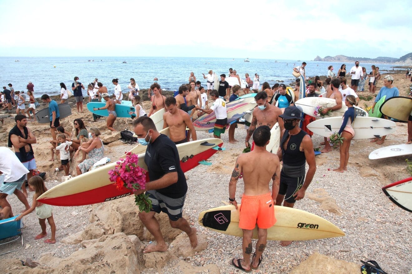Homenaje al surfista Óscar Serra en Xàbia