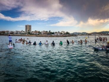 Homenaje desde el mar a Óscar Serra