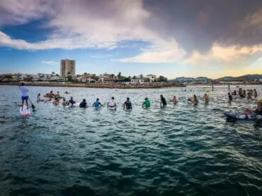 Homenaje desde el mar a Óscar Serra