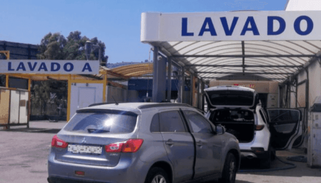 Imagen: Lavado de vehículo en Taller la Mezquida