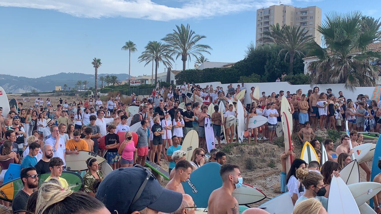 Multitudinario adiós a Óscar Serra