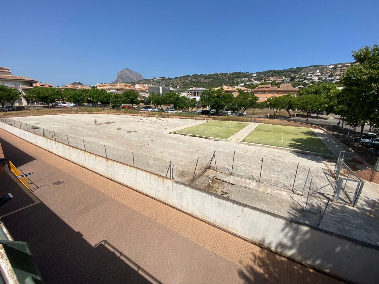 Parcela donde se construirá la piscina municipal