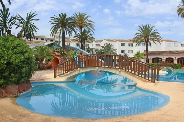 Imagen: Piscina urbanización Casa Blanca
