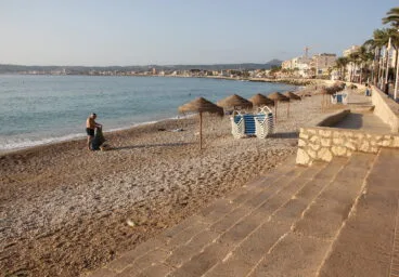 Acceso a la playa de la Grava