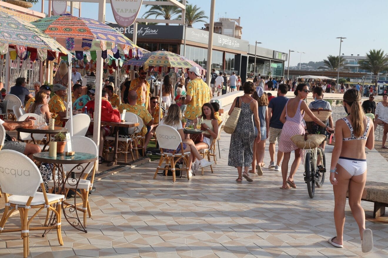 Ambiente en la playa del Arenal