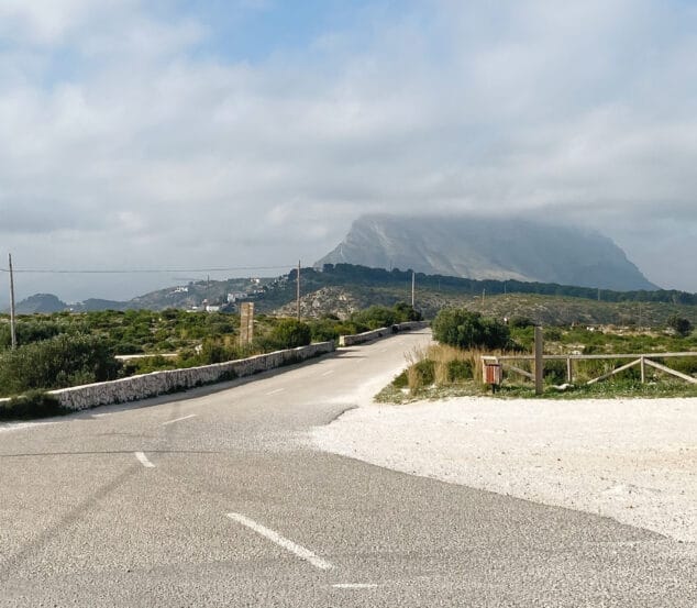 Imagen: Carretera de acceso al Cabo San Antonio y Mirador