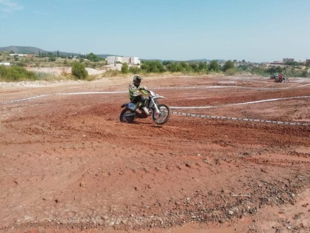 Imagen: Cristóbal Cholbi en la I Mototerra de Villar del Arzobispo