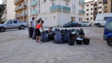 En una limpieza de Xàbia Neta entre tots