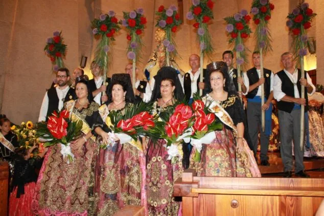 Imagen: Foto de archivo de una ofrenda de flores a la Mare de Déu de Loreto